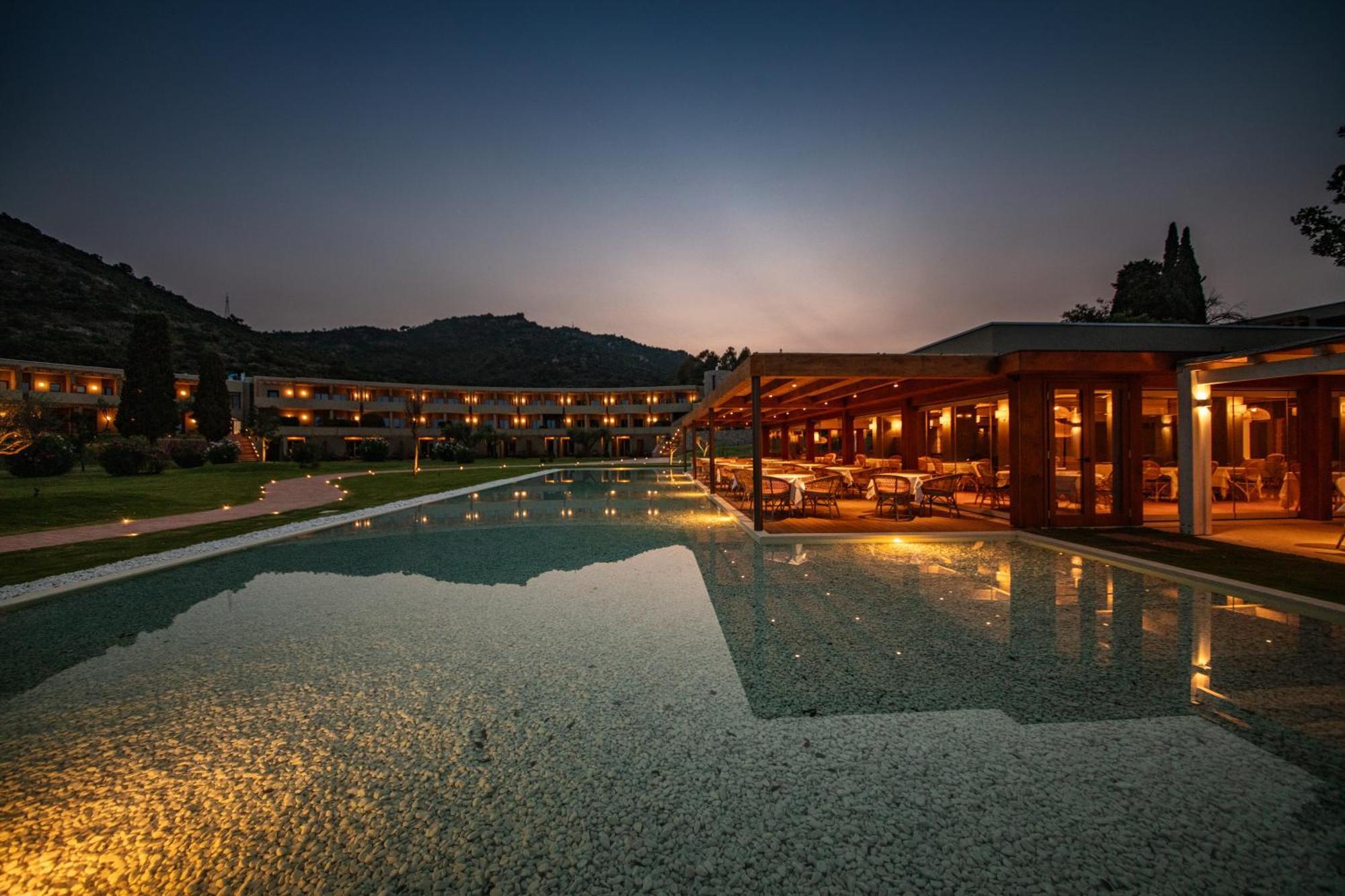 Is Molas Resort Pula Bagian luar foto