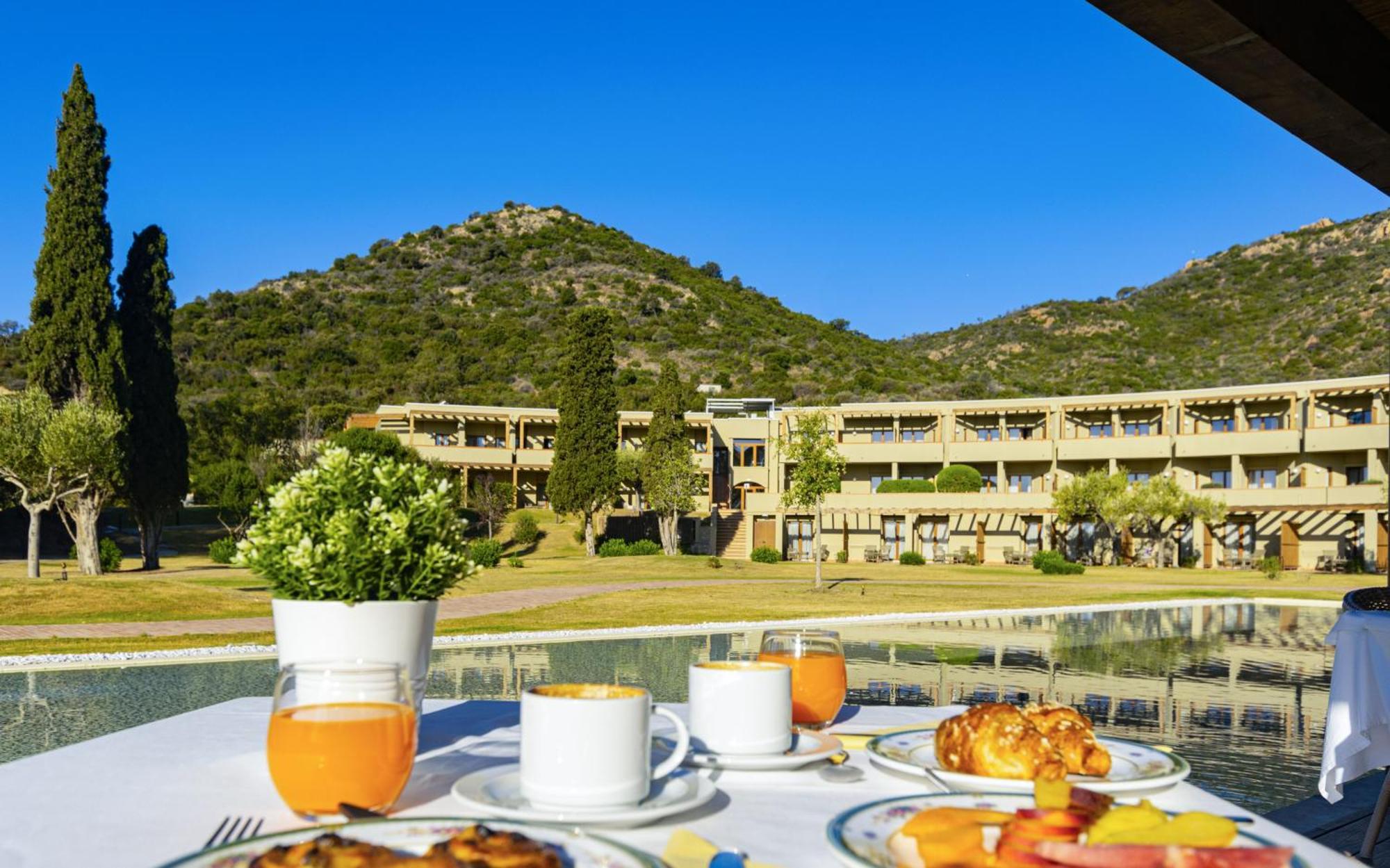 Is Molas Resort Pula Bagian luar foto